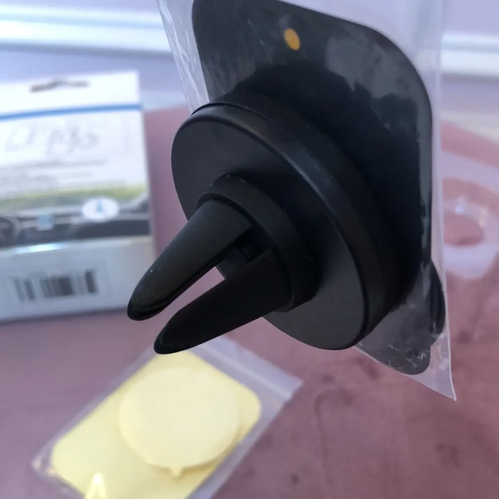 New in box Wizgear Magnetic Cell Phone Car Mount, 1 Pack